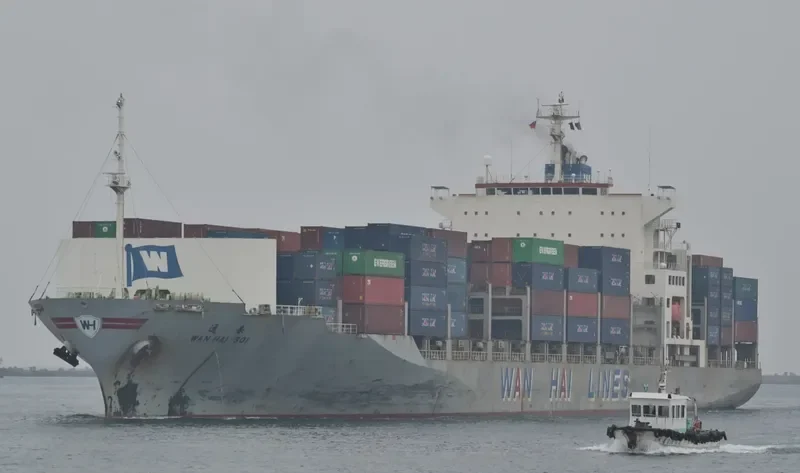 WAN HAI 301 Container Ship IMO 9238155 photo 10