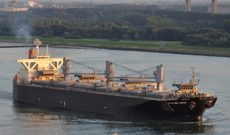 UNIVERSAL GREEN Bulk Carrier IMO 9238583 photo 6