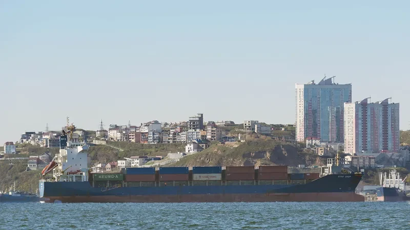 NITHI BHUM Container Ship IMO 9240469 photo 5