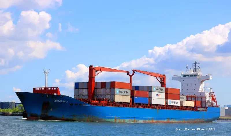 HORIZON Container Ship IMO 9242314 photo 2