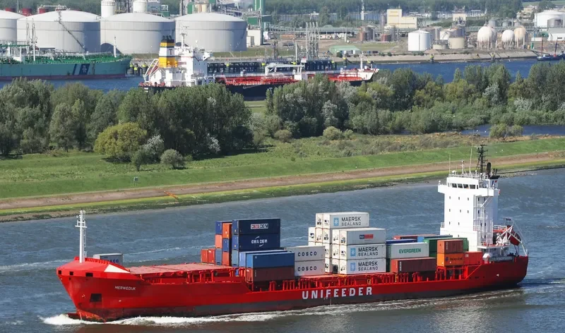 SASCO ANGARA Container Ship IMO 9242986 photo 2
