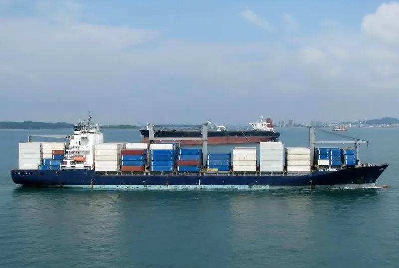 EM ASTORIA Container Ship IMO 9243617 photo 5