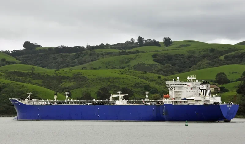 POLAR ADVENTURE Tanker IMO 9244063 photo 2