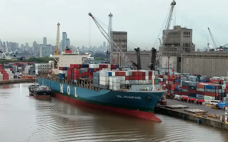 MOL ADVANTAGE Container Ship IMO 9245005 photo 4