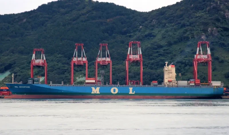 MOL ADVANTAGE Container Ship IMO 9245005 photo 9