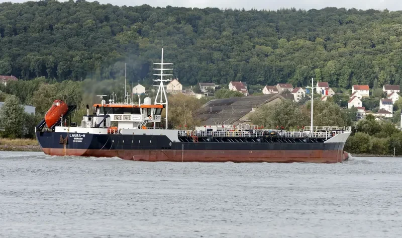 LAURA H Tanker IMO 9245299 photo 3