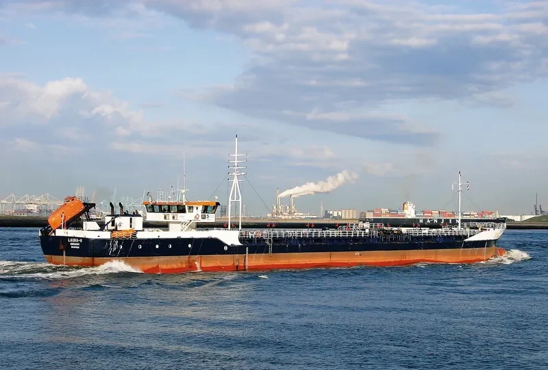 LAURA H Tanker IMO 9245299 photo 4