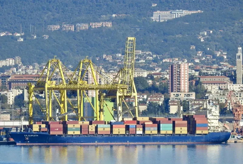 E.R.ELSFLETH Container Ship IMO 9246346 photo 2