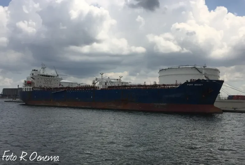 GREEN LAND Tanker IMO 9246449 photo 3