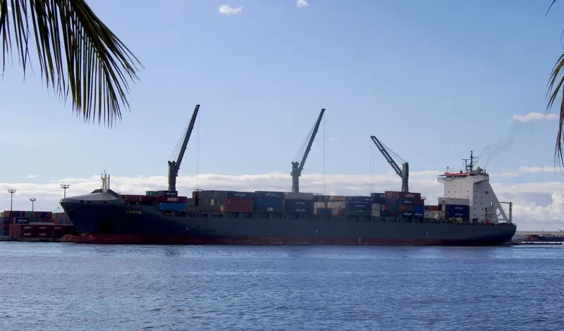 LUTETIA Container Ship IMO 9246695 photo 4