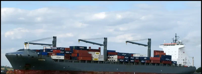 LUTETIA Container Ship IMO 9246695 photo 7