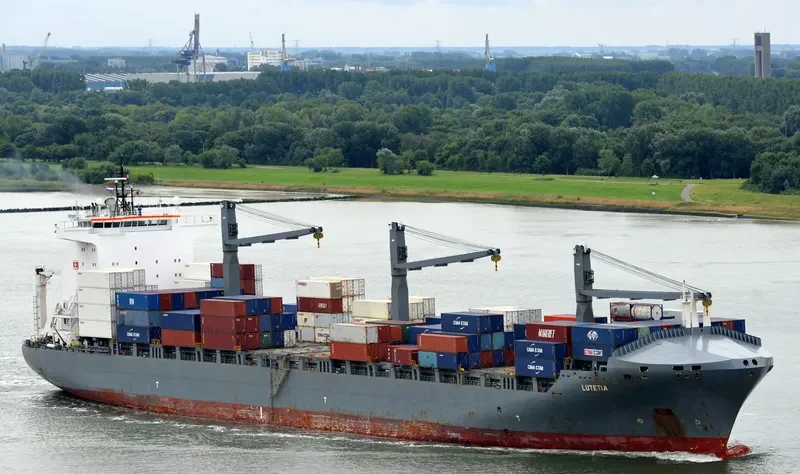 LUTETIA Container Ship IMO 9246695 photo 8