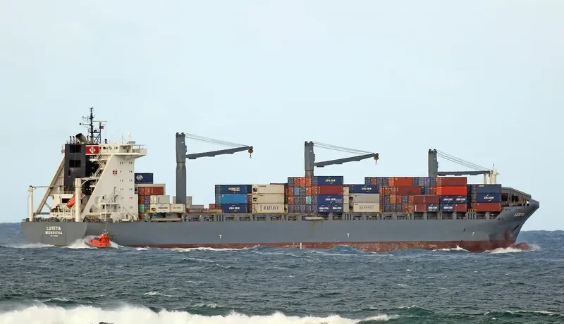 LUTETIA Container Ship IMO 9246695 photo 10
