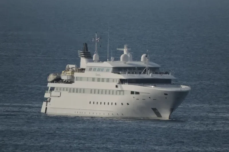 LAUREN L Passenger Ship IMO 9246827 photo 2