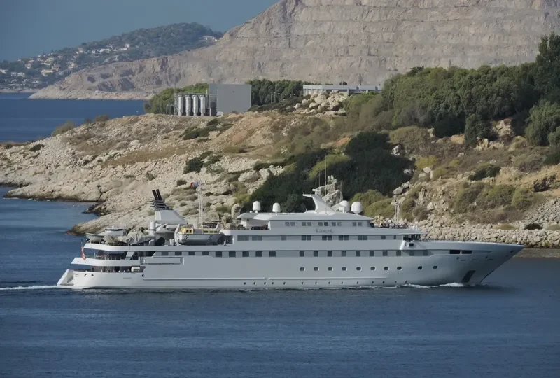 LAUREN L Passenger Ship IMO 9246827 photo 4