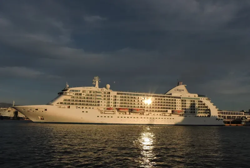 SEVEN SEAS VOYAGER Passenger Ship IMO 9247144 photo 2