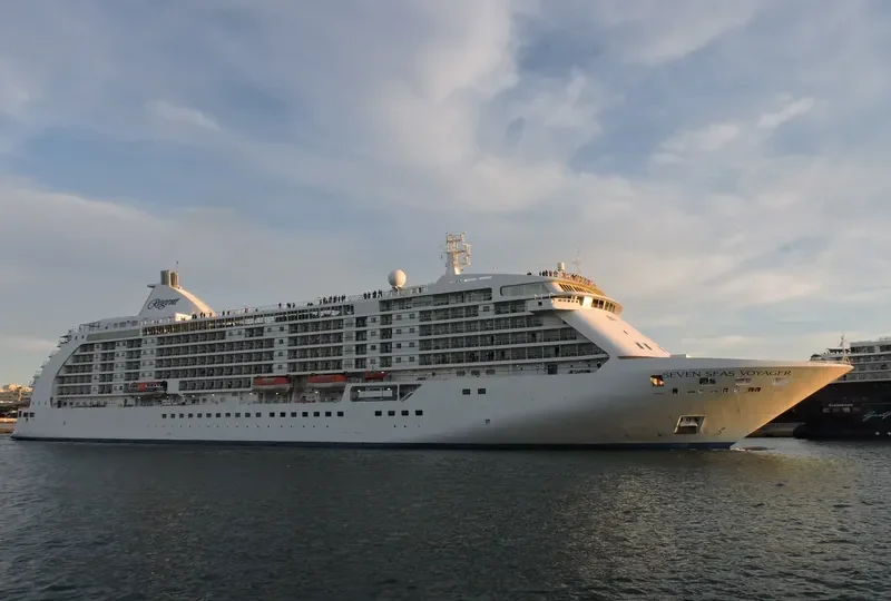 SEVEN SEAS VOYAGER Passenger Ship IMO 9247144 photo 4
