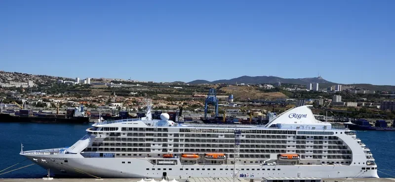 SEVEN SEAS VOYAGER Passenger Ship IMO 9247144 photo 8