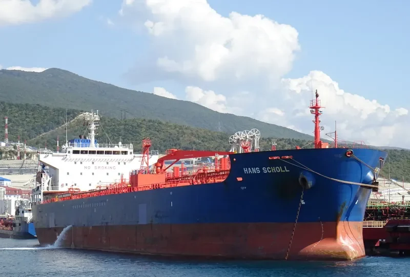 HANS SCHOLL Tanker IMO 9247508 photo 2