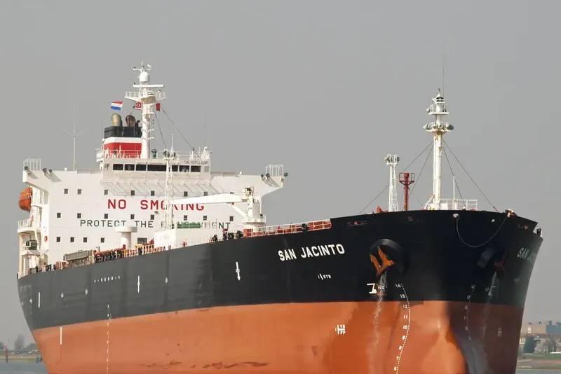 IRIS Tanker IMO 9247778 photo 7