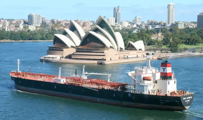 IRIS Tanker IMO 9247778 photo 9