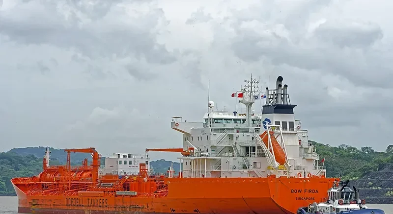 BOW FIRDA Tanker IMO 9250751 photo 8