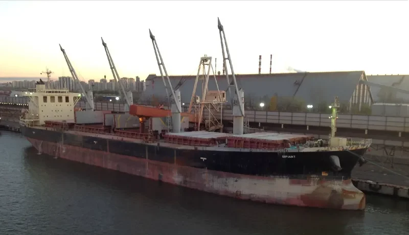 DEFIANT Bulk Carrier IMO 9251030 photo 2