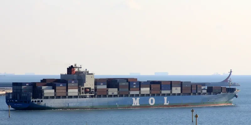 SEASPAN EFFICIENCY Container Ship IMO 9251365 photo 2