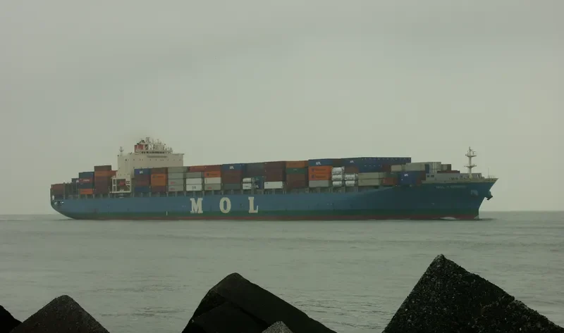 MOL EXPRESS Container Ship IMO 9251391 photo 6