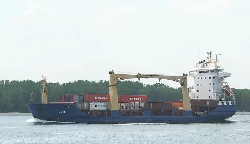 CRYSTAL VLADIVOSTOK Container Ship IMO 9251509 photo 34