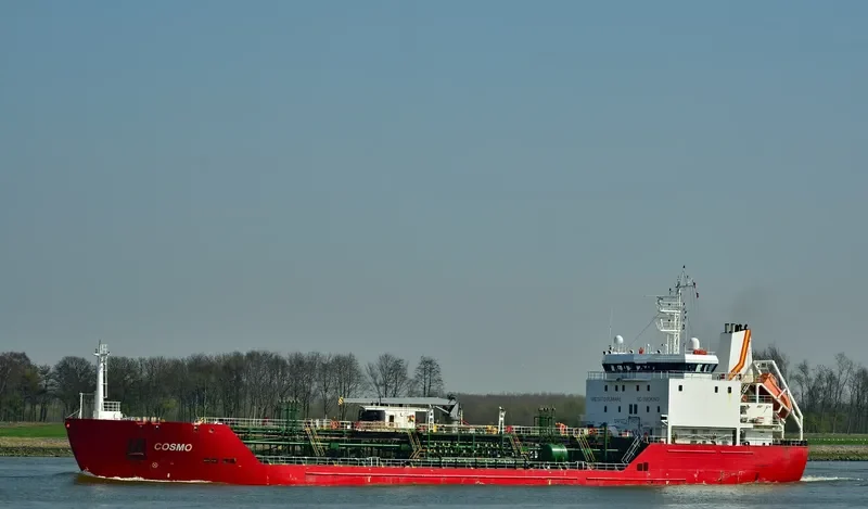 COSMO Tanker IMO 9251755 photo 2