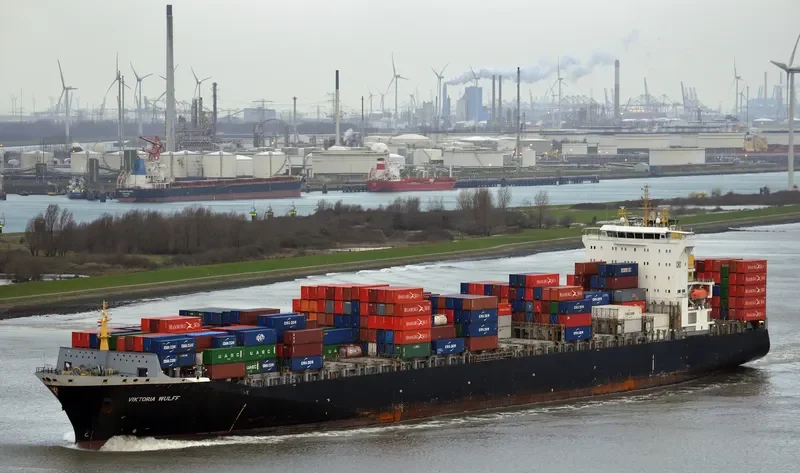 VIKTORIA WULFF Container Ship IMO 9252101 photo 4