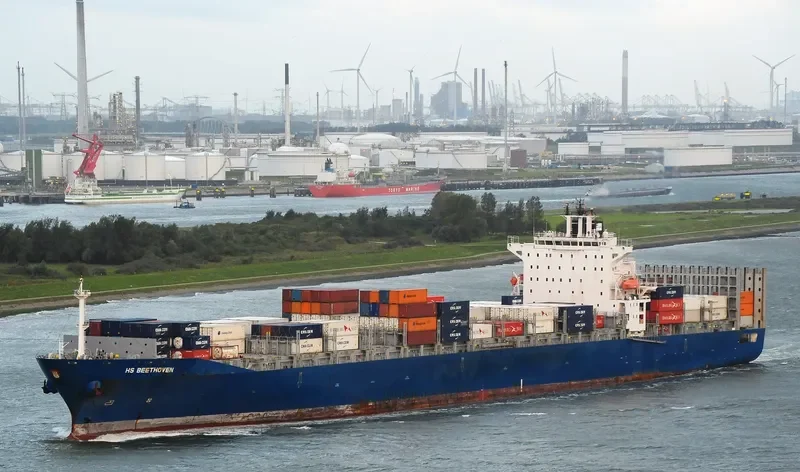 HS BEETHOVEN Container Ship IMO 9252266 photo 2