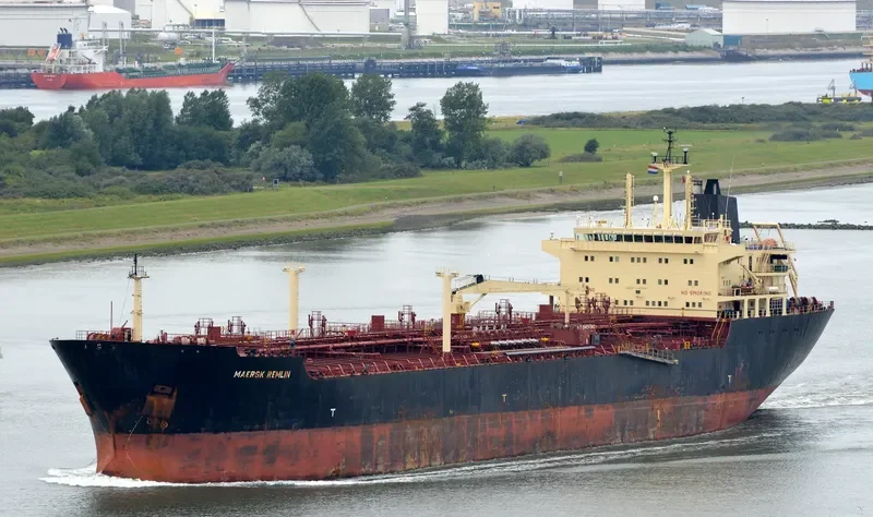 MAERSK REMLIN Tanker IMO 9252307 photo 2