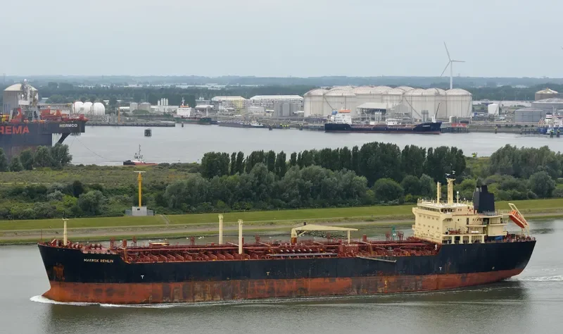 MAERSK REMLIN Tanker IMO 9252307 photo 4