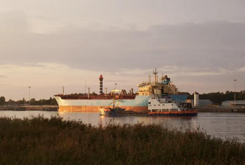 MAERSK REMLIN Tanker IMO 9252307 photo 9