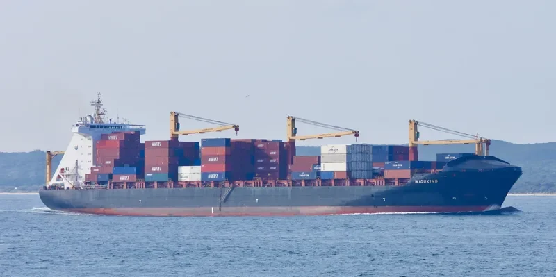 INDEPENDENT VISION Container Ship IMO 9252735 photo 3