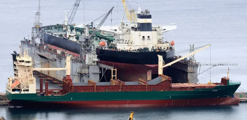 AVERA Container Ship IMO 9252797