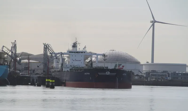 WALTZ Tanker IMO 9253909 photo 6