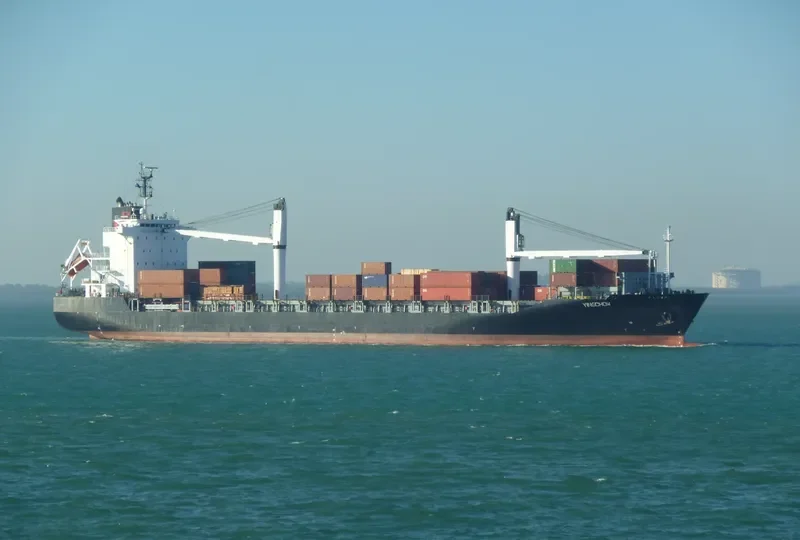 BATAM TRADER Container Ship IMO 9255531 photo 2
