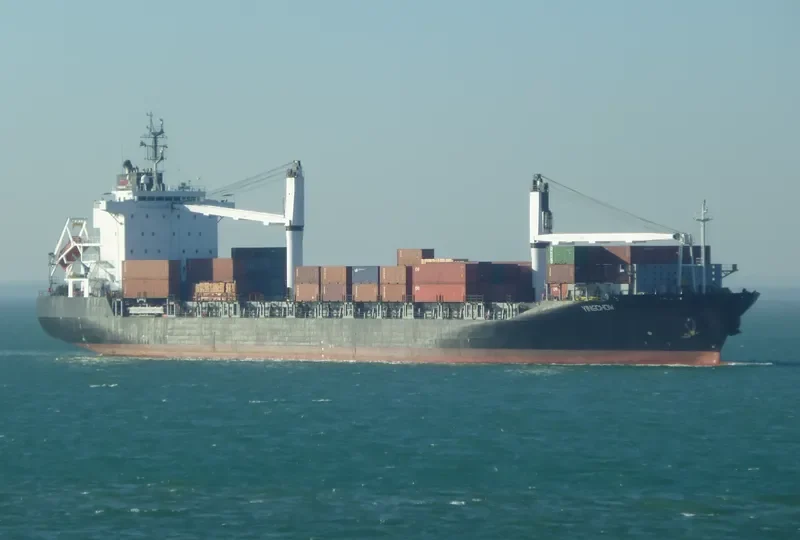 BATAM TRADER Container Ship IMO 9255531 photo 3
