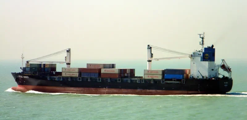 BATAM TRADER Container Ship IMO 9255531 photo 9