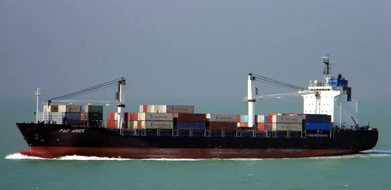 BATAM TRADER Container Ship IMO 9255531 photo 10