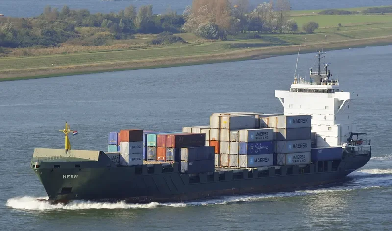 HERM Container Ship IMO 9255787 photo 7