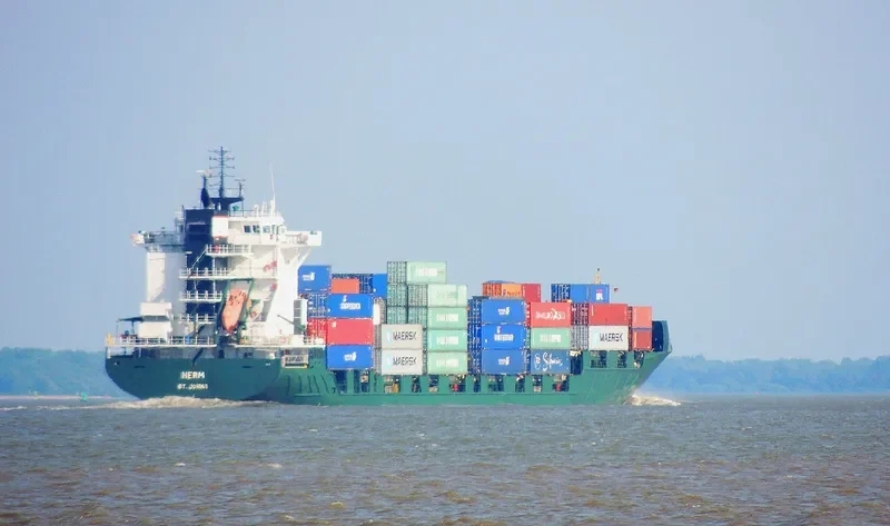 HERM Container Ship IMO 9255787 photo 9