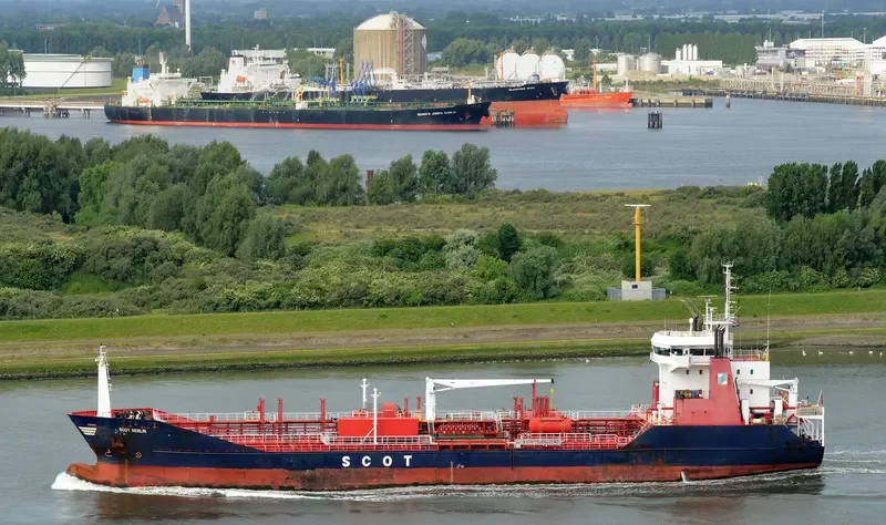 SCOT BERLIN Tanker IMO 9255804 photo 6