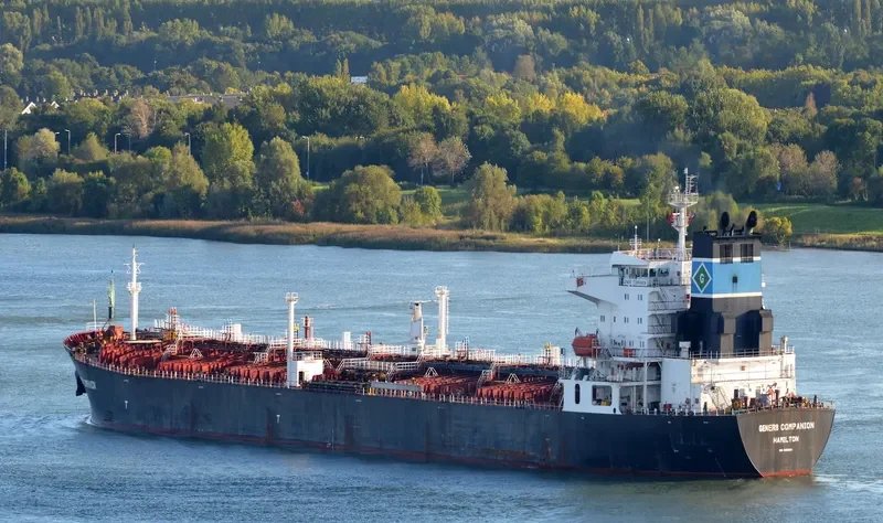 DAISY 2 Tanker IMO 9255933 photo 3