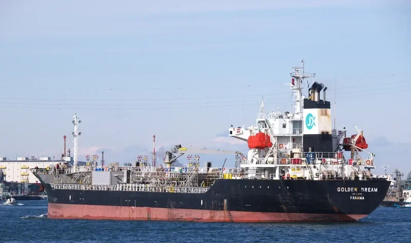 GOLDEN DREAM Tanker IMO 9255971 photo 5