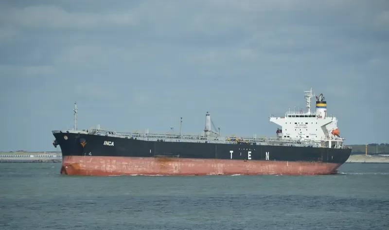 INCA Tanker IMO 9256028 photo 4