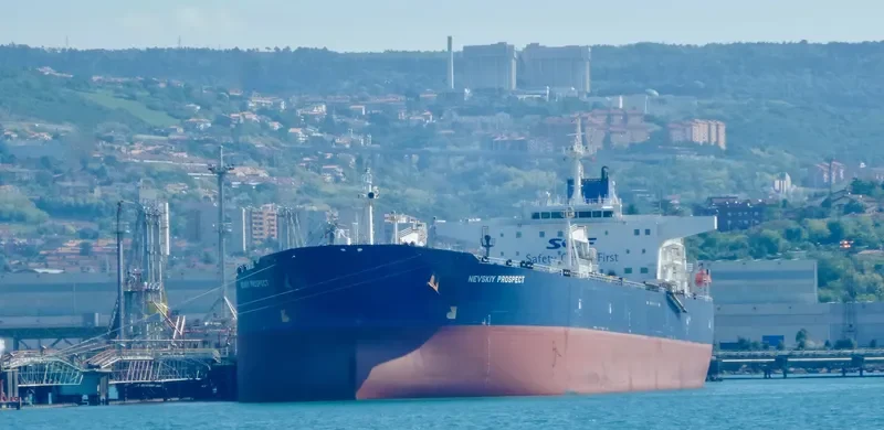 NEVSKIY PROSPECT Tanker IMO 9256054 photo 2
